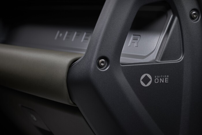 Mindenhol, mindenkit leural ez a V8-as terepjáró 12