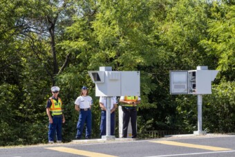 Néhány sör után megpróbálták futva átverni a traffipaxot Budakeszin
