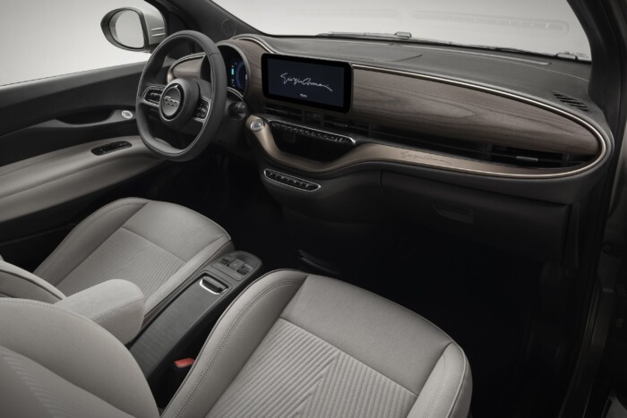 Autót neveztek el a szülinapos divatpápáról 9