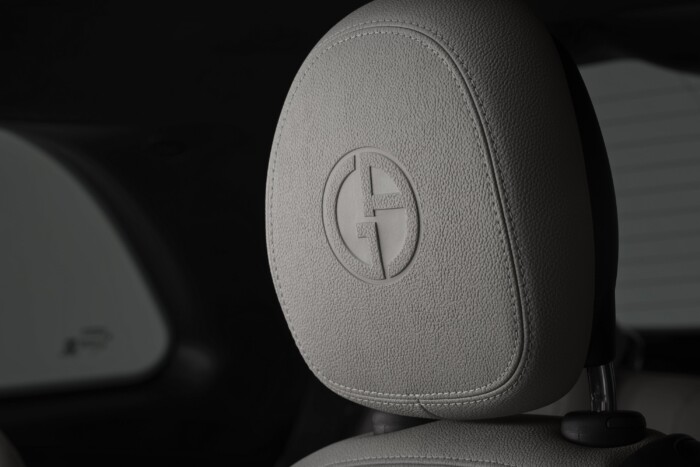 Autót neveztek el a szülinapos divatpápáról 10