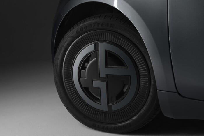 Autót neveztek el a szülinapos divatpápáról 8