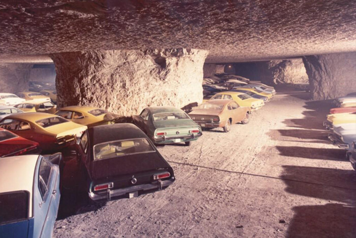 Több ezer autót tároltak egy föld alatti barlangban