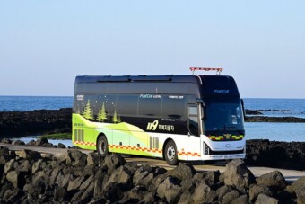 Speciális buszt kaptak a tűzoltók