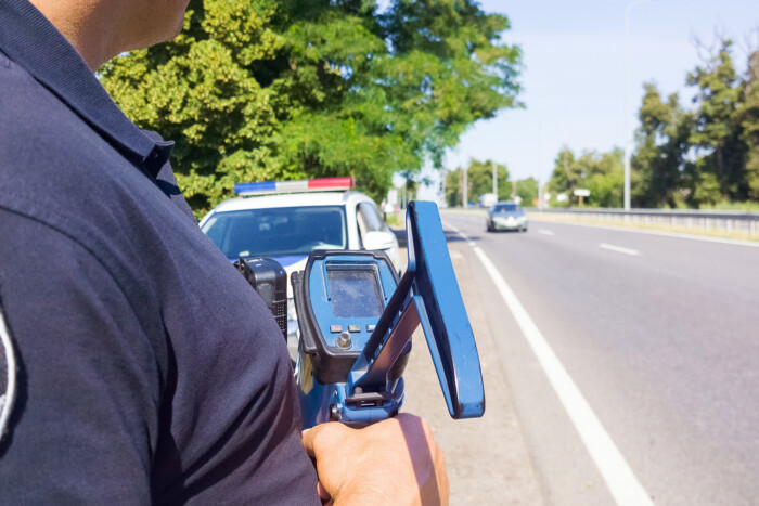 Vasszigor a gyorshajtókkal szemben – Letartóztatás és lefoglalt autók