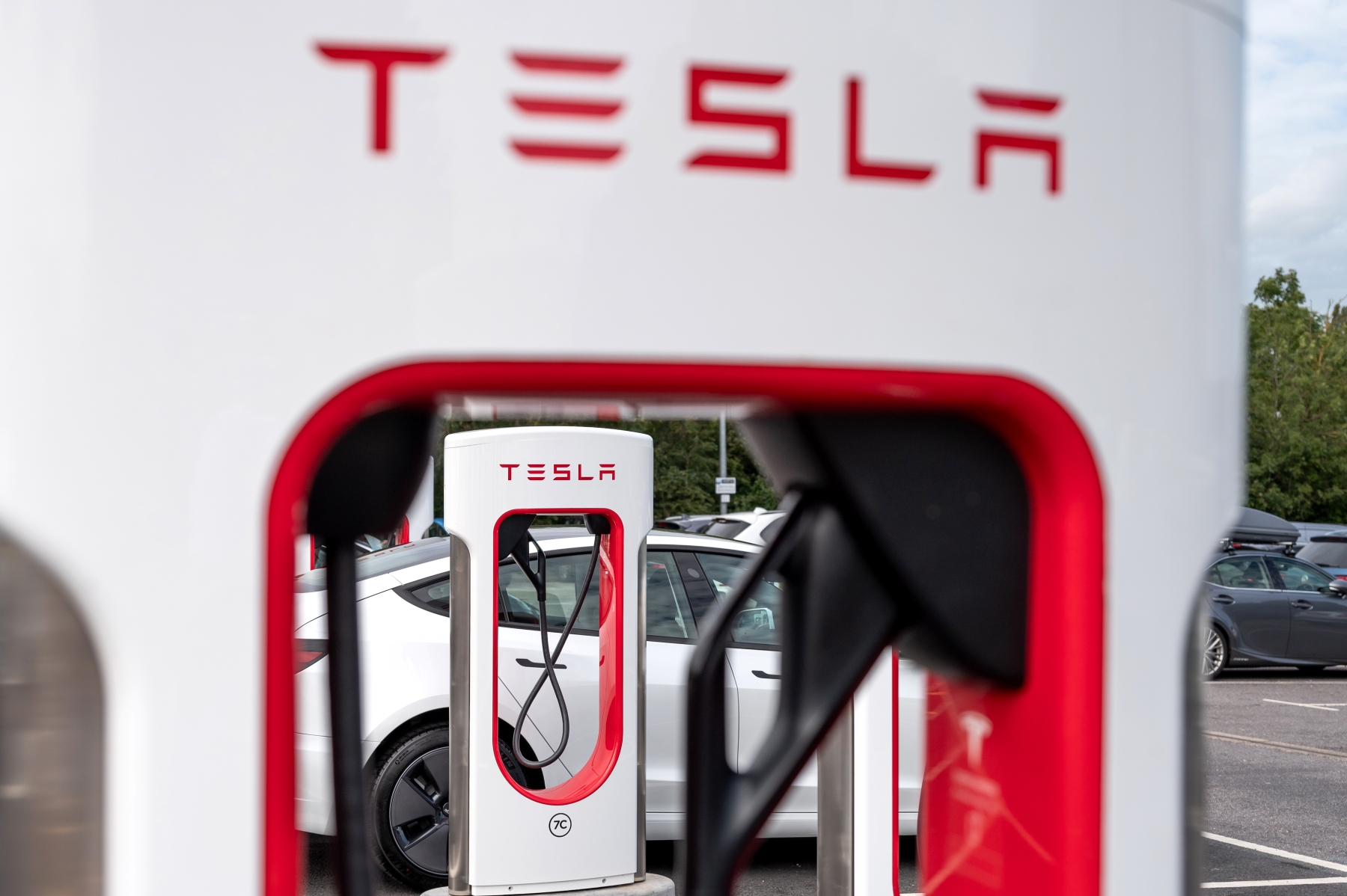 Évek óta terjedő mítoszt cáfolt meg a Tesla