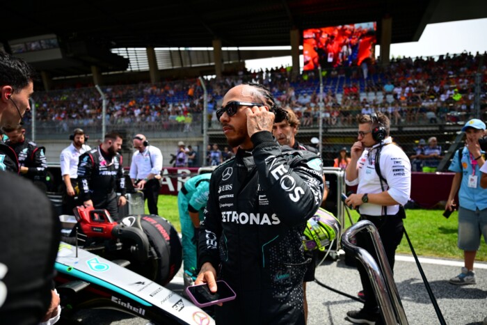 F1: Bombaüzlet előtt áll Hamilton