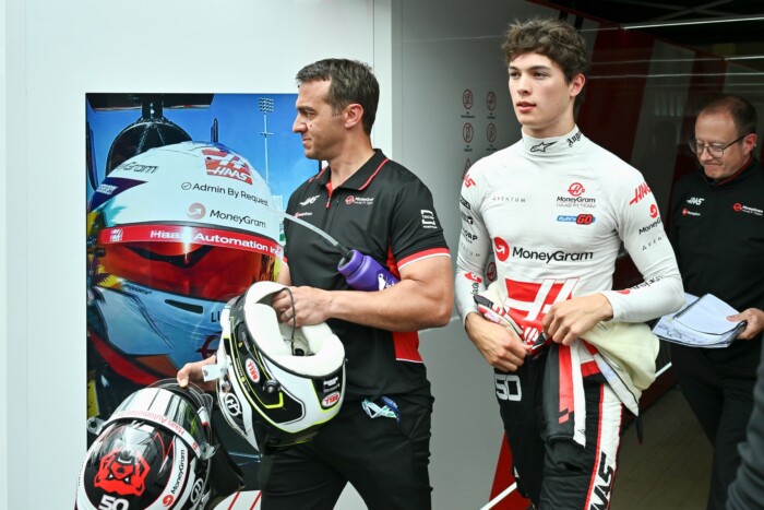 Máris mentorként tekint csapattársára az F1 újonca
