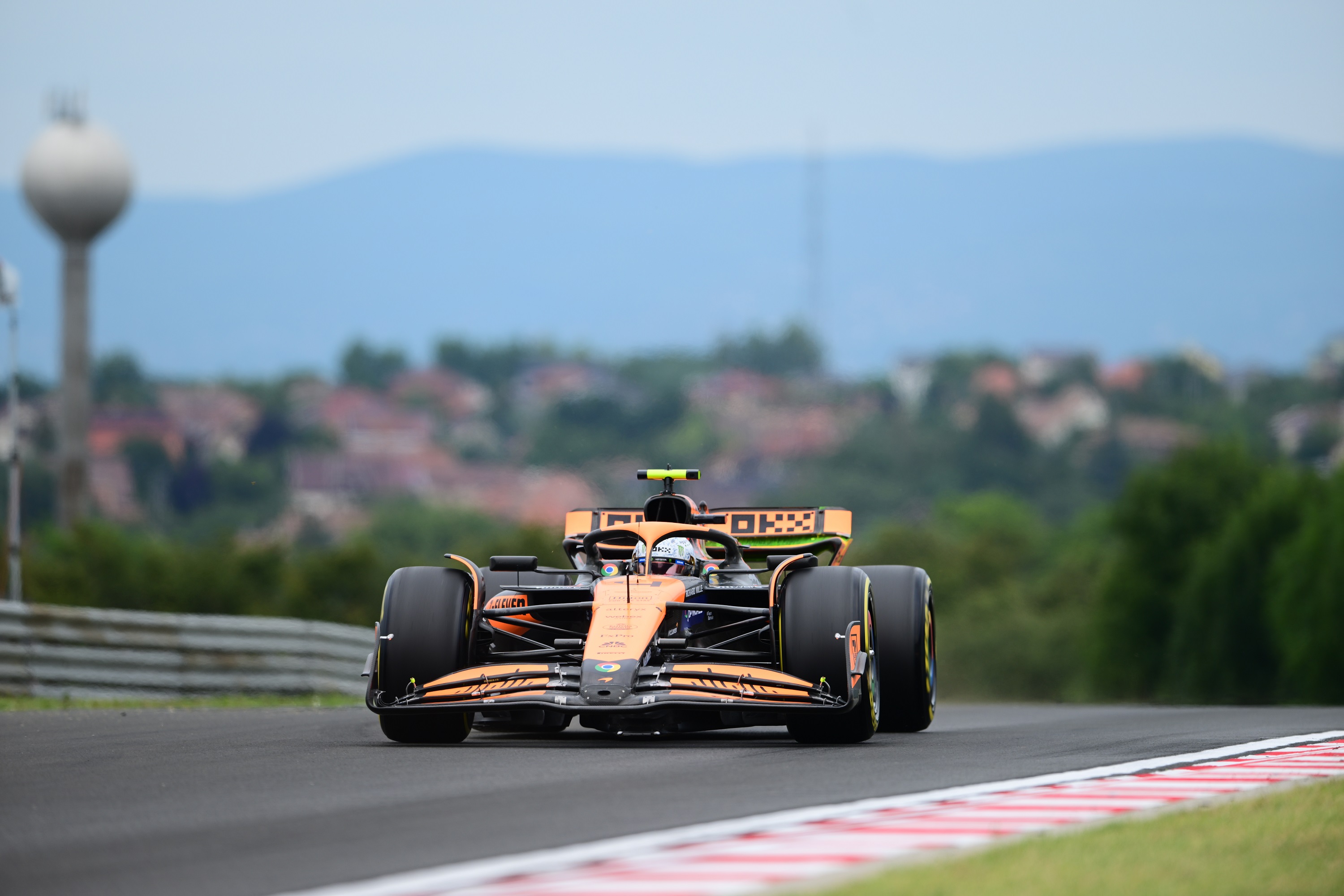 F1: Nagy balesetek az esős magyar időmérőn