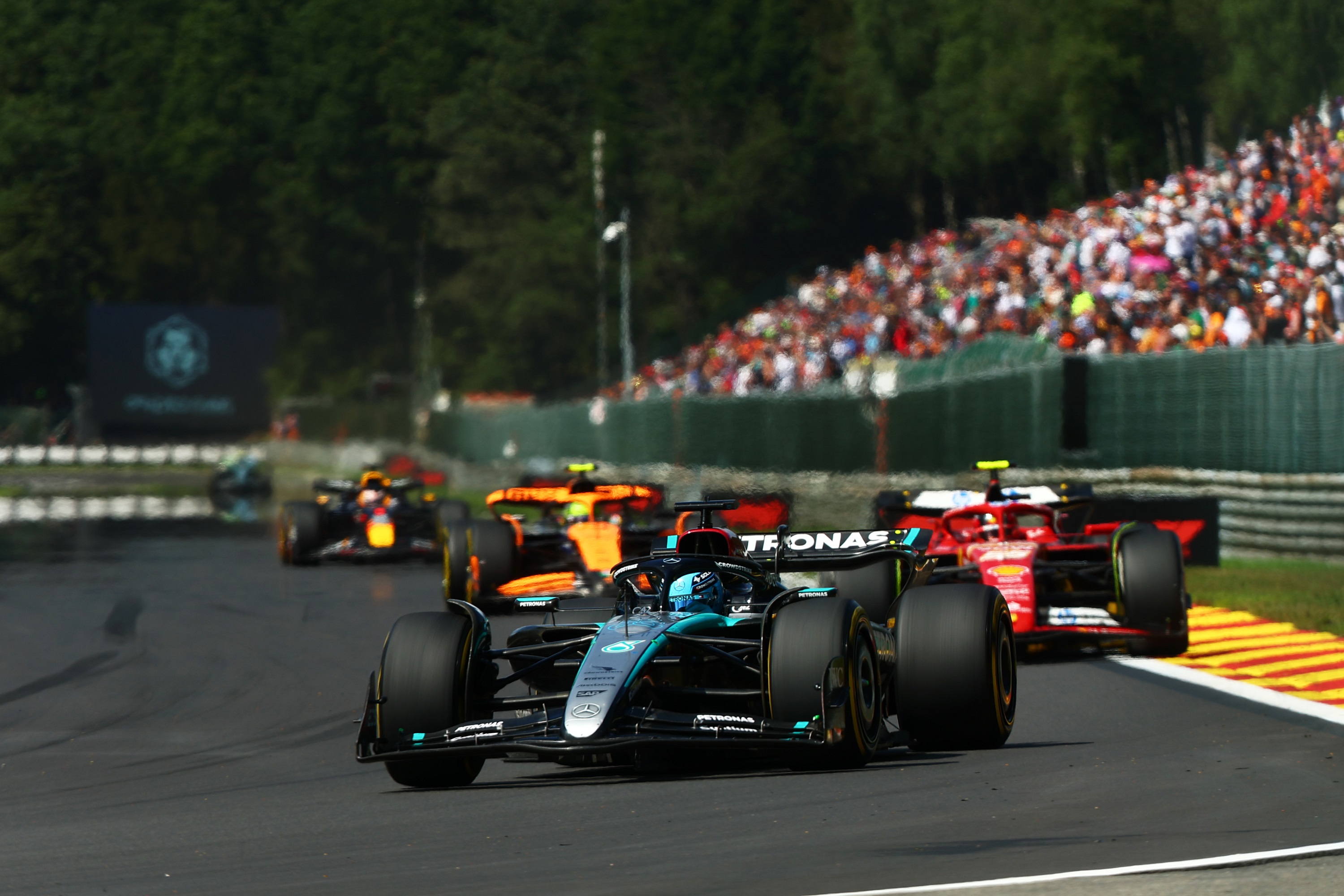 F1: A 6. helyről nyerték meg a sokesélyes Belga Nagydíjat