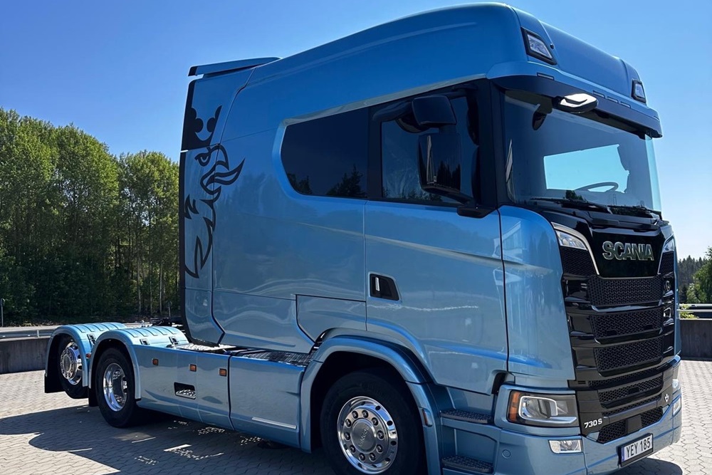 This Scania truck has been launched with a giant cabin.
