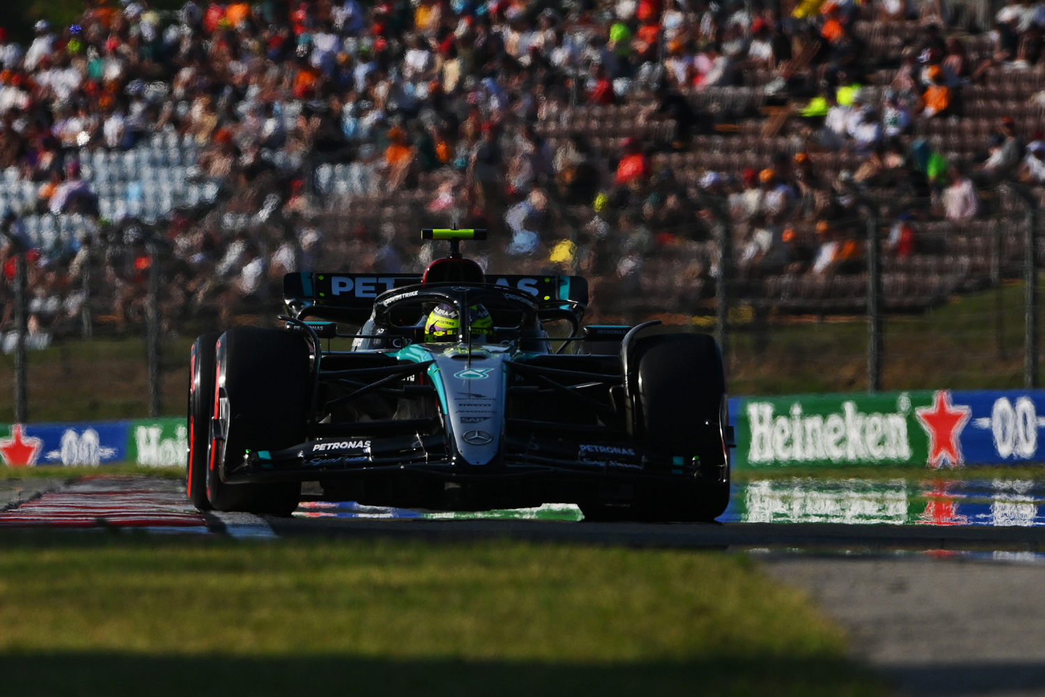 F1: Leclerc falnak vágta a Ferrarit a Hungaroringen 29