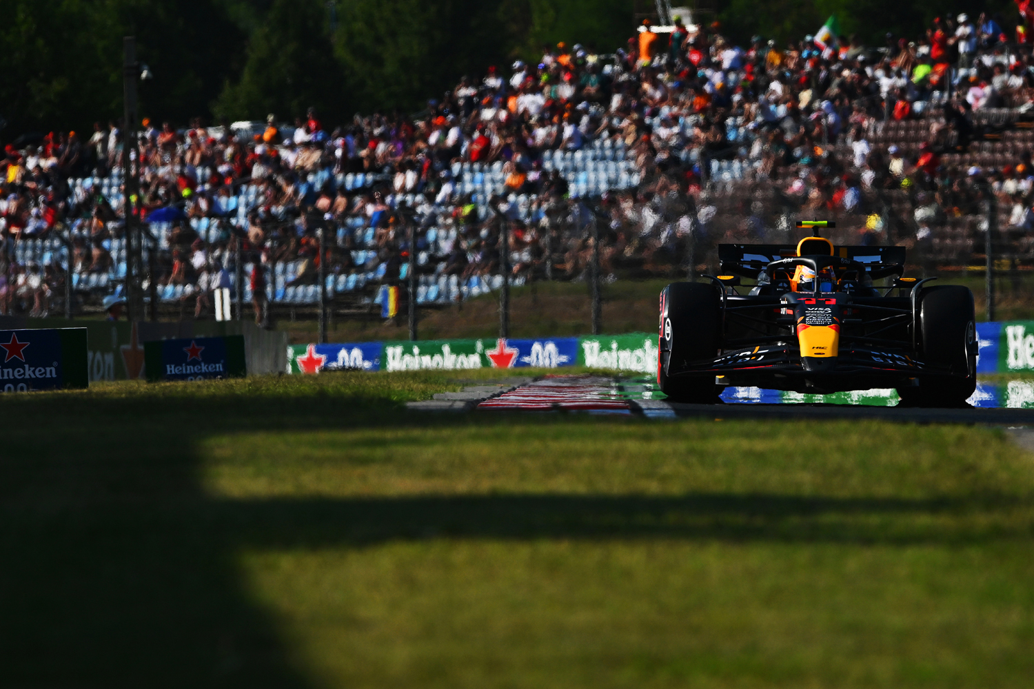 F1: Leclerc falnak vágta a Ferrarit a Hungaroringen 25