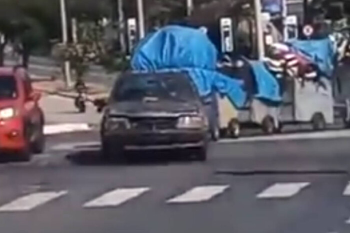 Videóra vették a horrorkaravánok elképzelhetetlen csúcsát