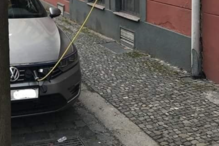 Büntetés járhat az utcán töltő villanyautósoknak