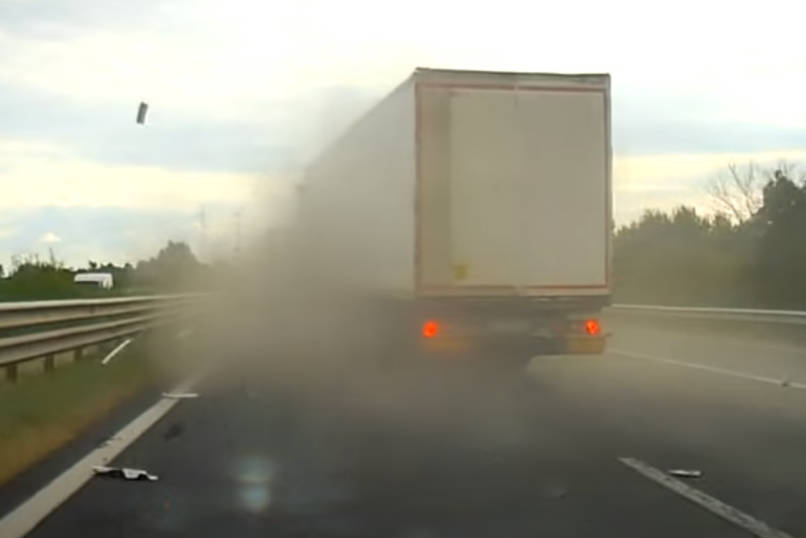 Durrdefekt okozott félelmetes helyzetet az M7-esen