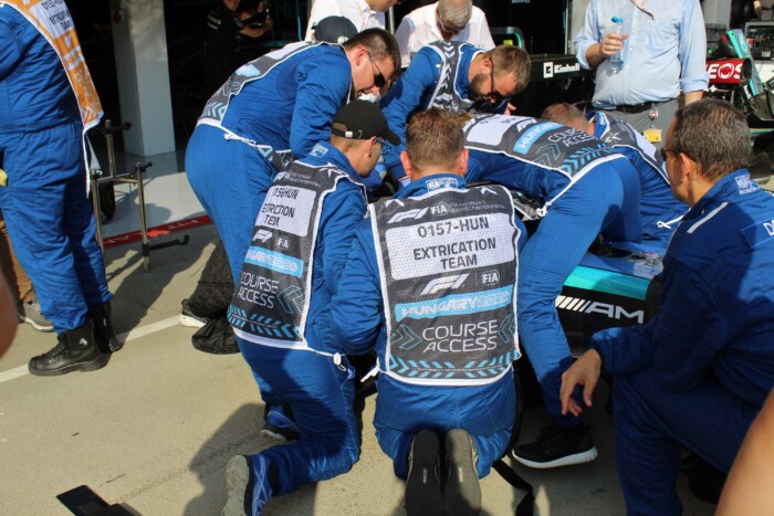 F1: Így készülnek a bajra a Magyar Nagydíjon 1 | Vezess F1: Így készülnek a bajra a Magyar Nagydíjon 1