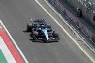 F1: Kék halál a Mercedesnél, villantott a Ferrari 40