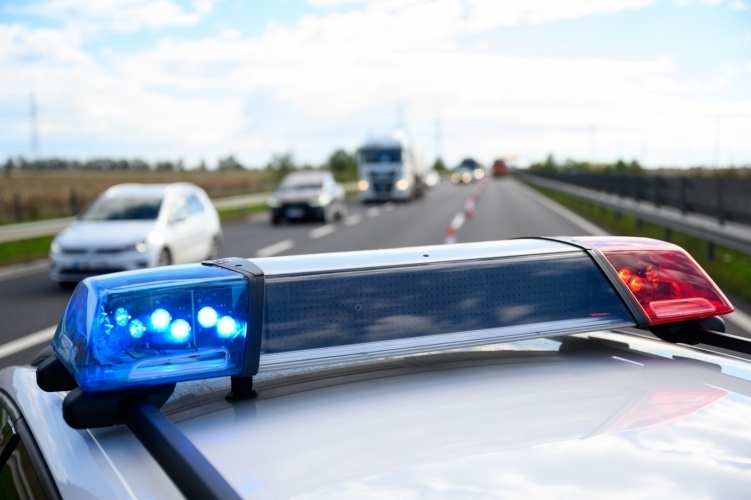 Lopott egy autót Esztergomból, Gödöllőn elaludt benne
