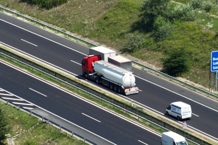 Drónokat vetettek be az M7-esen