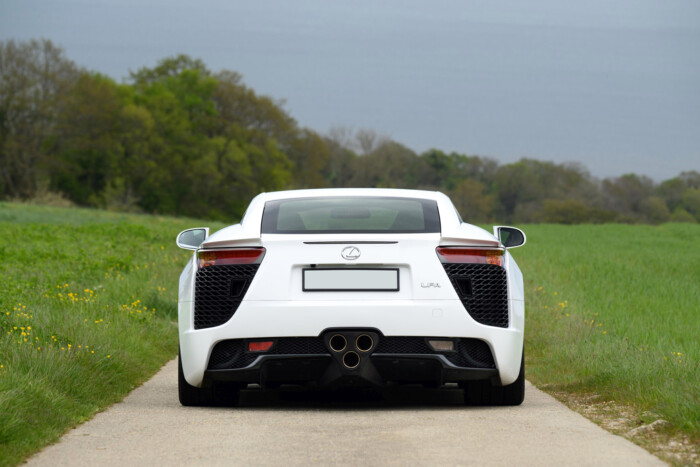 Eladó az autó, ami miatt leitták magukat a mérnökök