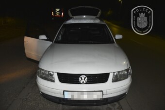 Kilökte a tulajt a kocsiból a tiszakécskei tesztúton