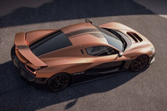 Ennek az autónak mindene réz