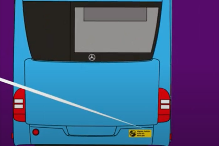 Fontos új matricák jelentek meg a BKK buszain