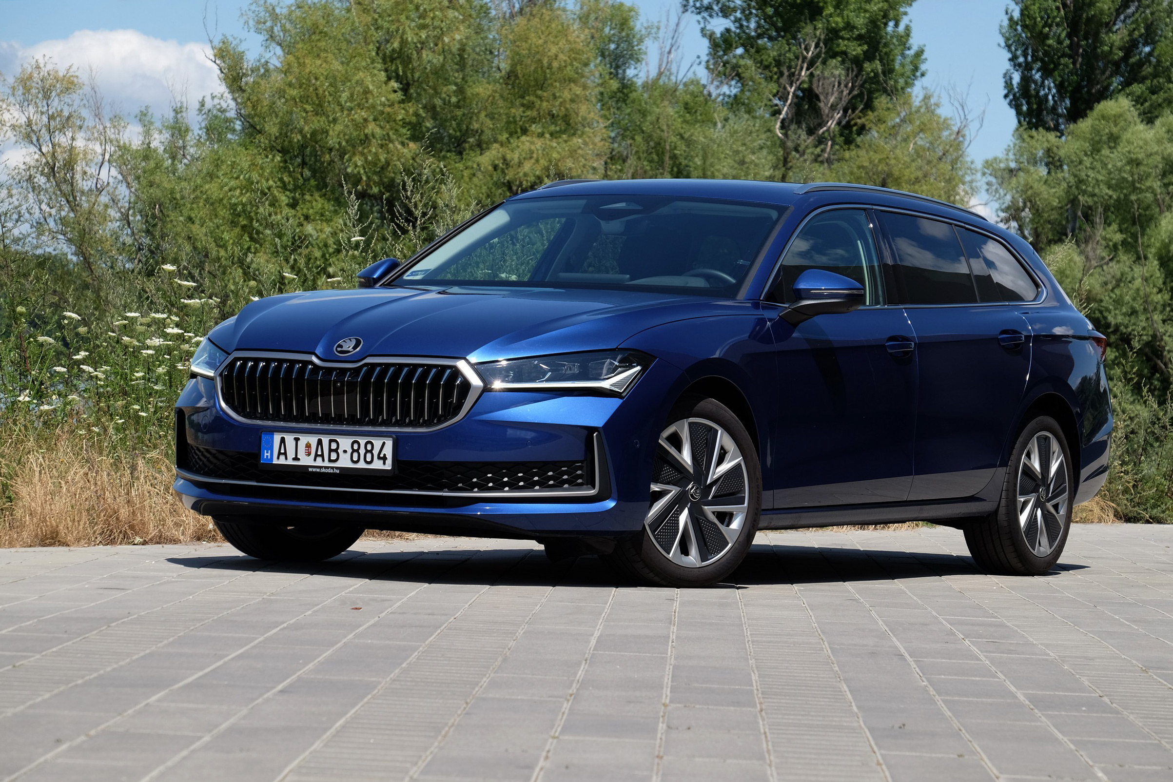 Veszélyeztetett faj – Škoda Superb Combi