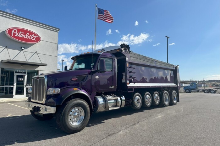 Egy sportkocsi árát is elkérhetik ezért a dömperért