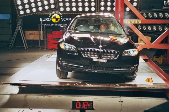 10 éves autóknak már maguktól kell fékezniük