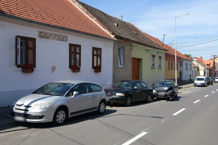 Berepült egy darázs az ablakon, három autó bánta 1