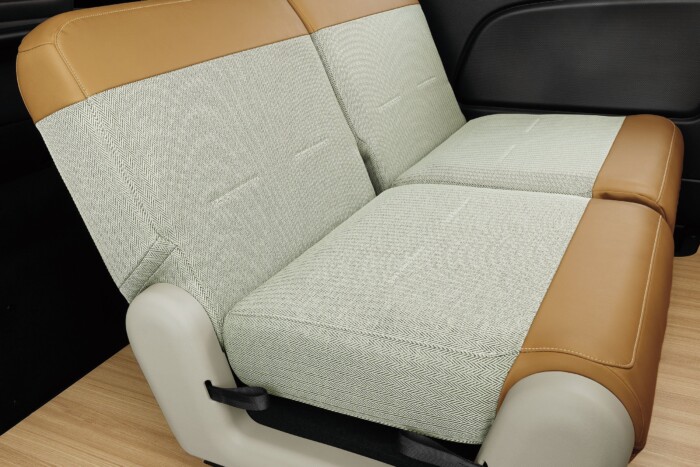 Ennek az ülésnek mindkét oldalán ülhetsz