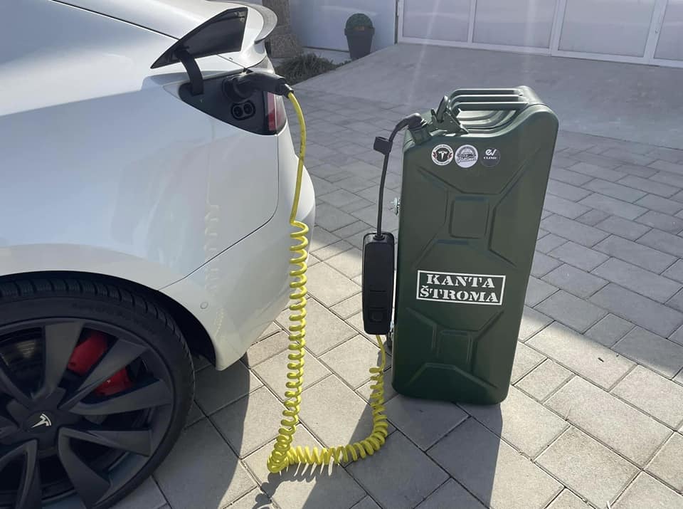 Trükkös benzineskannát dobtak piacra villanyautóhoz 2