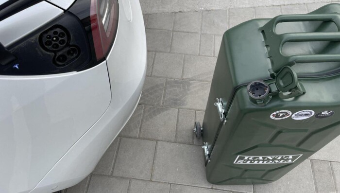 Trükkös benzineskannát dobtak piacra villanyautóhoz 1