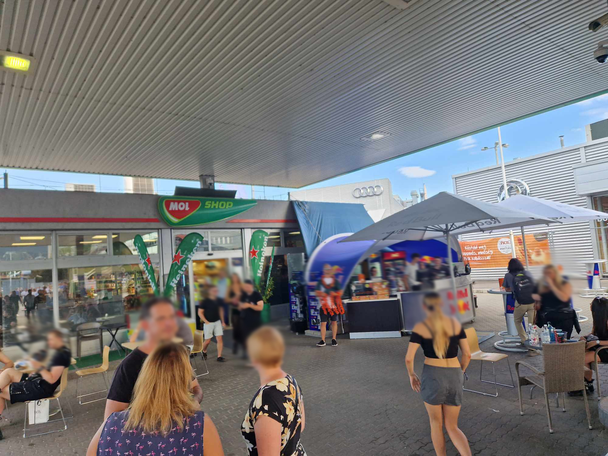 A magyar benzinkút, ahol tankolni nem, csak inni lehet 1 | Vezess A magyar benzinkút, ahol tankolni nem, csak inni lehet 1