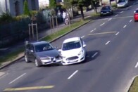 Vasvillával vert szét néhány autót, aztán rendőrt harapott 1