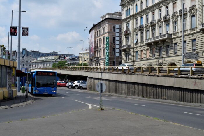 Megvan, mikorra bonthatják le a Nyugati téri felüljárót