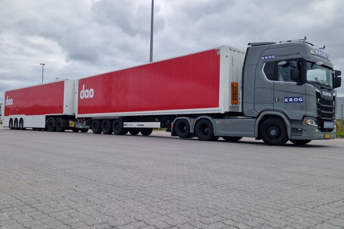 32,5 méter hosszú kamion gurult ki az utakra