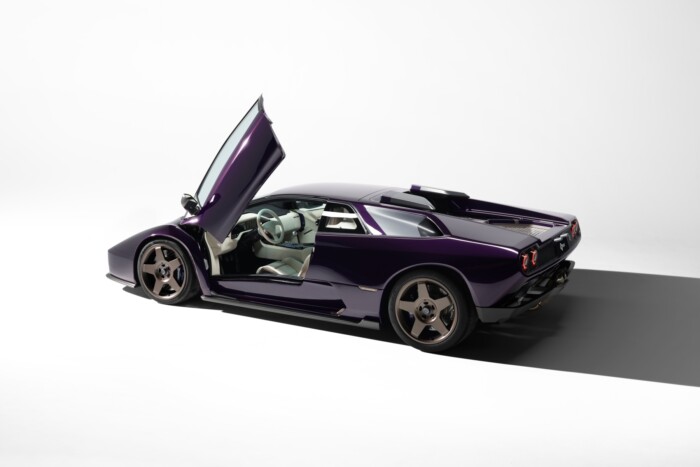 Dögösen tért vissza a ’90-es évek Lamborghinije 6