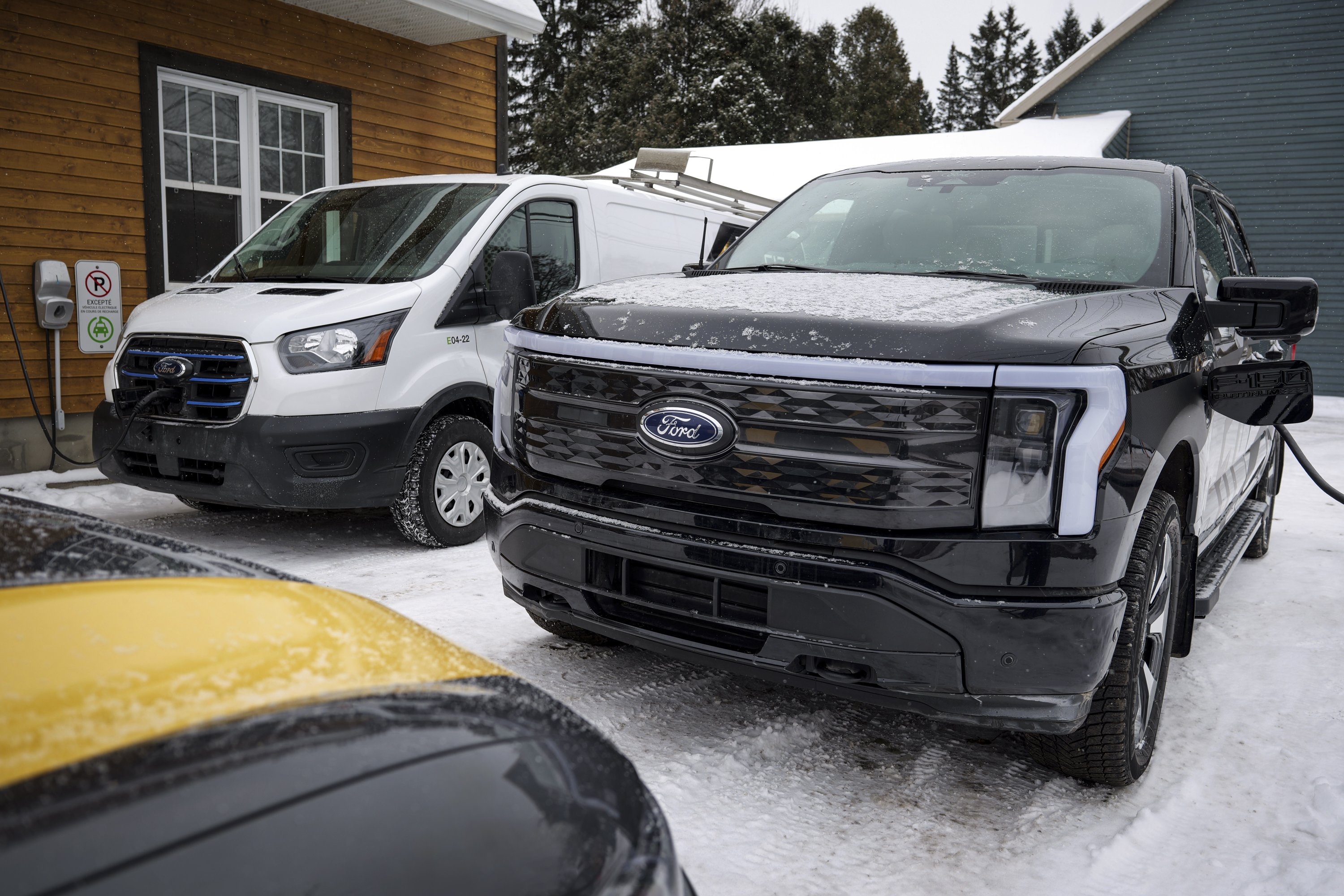 Mégsem épít nagy villanyautót, 140 milliárdot bukik a Ford 4