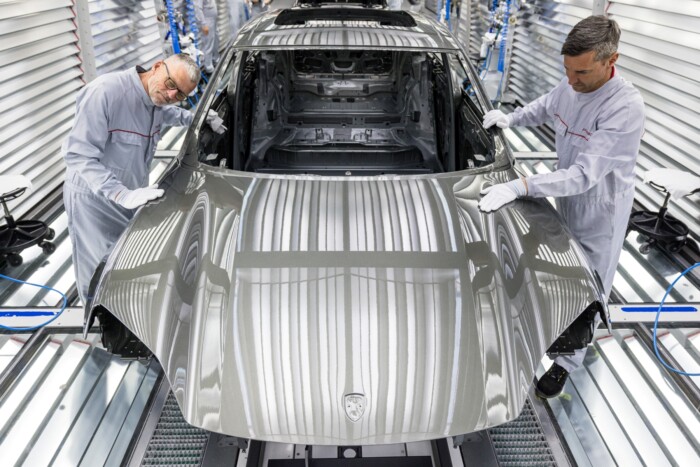 Alig fogynak a villanyautók, vissza is fogták a gyártást 1