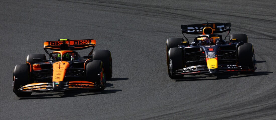 F1: Jubileumi futamán páholták el Verstappent