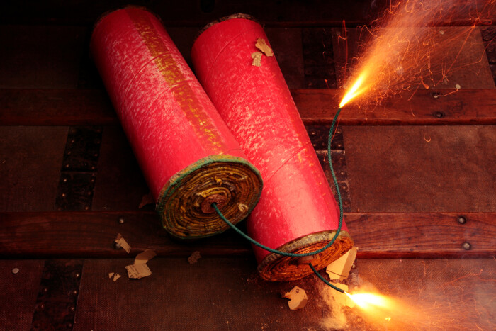 Tűzijáték robbant a nászmenet Daciájában