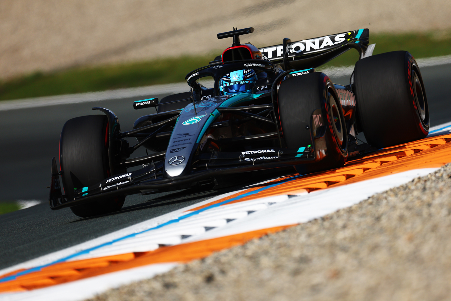 F1: Kipurcant a Ferrari a megszakított edzésen