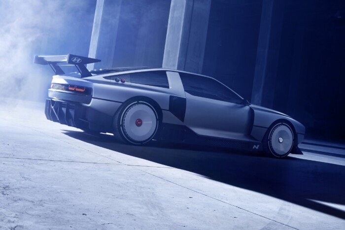 Elektromos sportkupé jöhet Európába