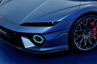 Versenytechnológiákkal jön a legújabb Lamborghini 71