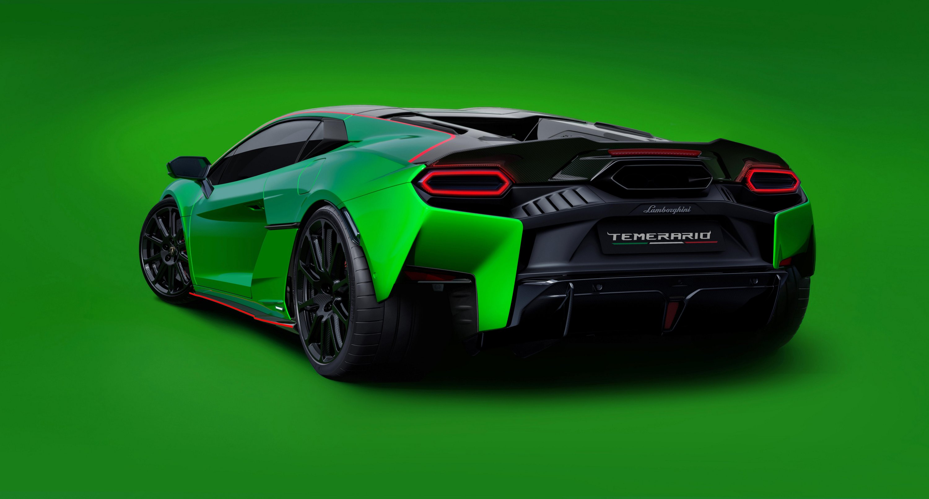 Versenytechnológiákkal jön a legújabb Lamborghini 39