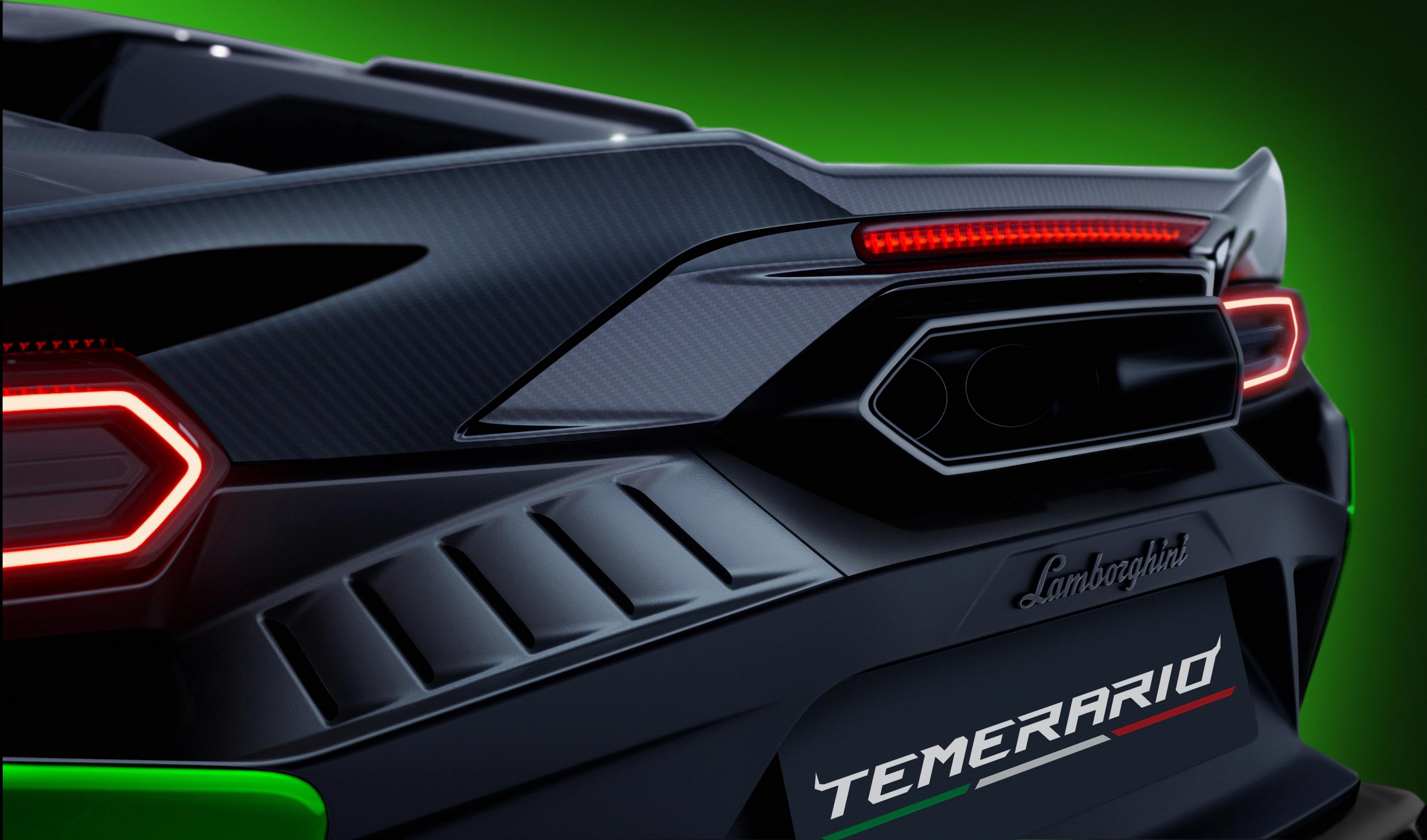 Versenytechnológiákkal jön a legújabb Lamborghini 40