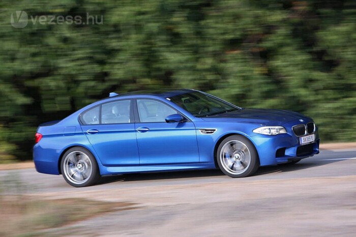 Resulta que el número de coches con una potencia superior a 500 caballos en nuestro país es 4