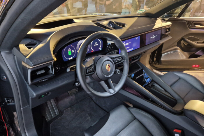 Világsztárok mellett mutatkozik be az új Porsche itthon 7